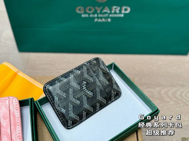 Comes with box Goyard card holder This card holder has such a great texture, it