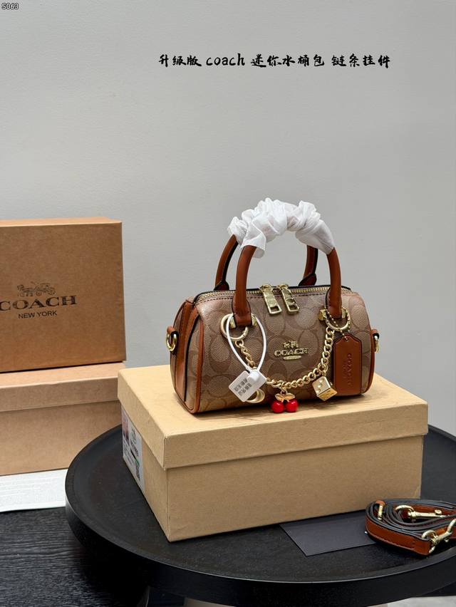 Gift Box Packaging With Chain Charm Size: 18*12Cm Coach Mini Pillow Bag New Arri