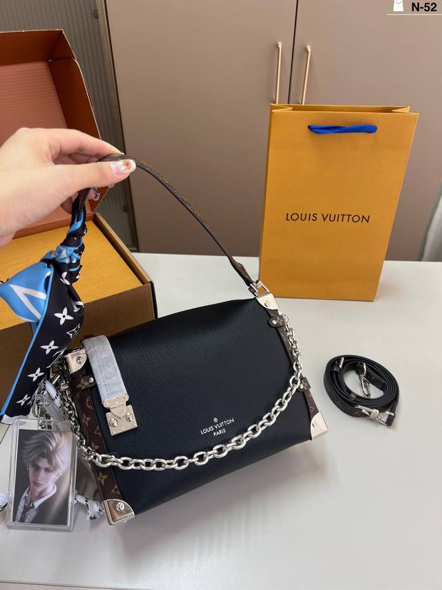 Chip version with keychain and scarf. Lv Side Trunk New Black Warrior Gu Ailing