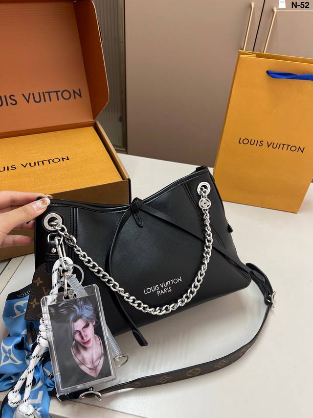 Chip version with scarf and pendant Louis Vuitton Carryall Black Knight New Lou