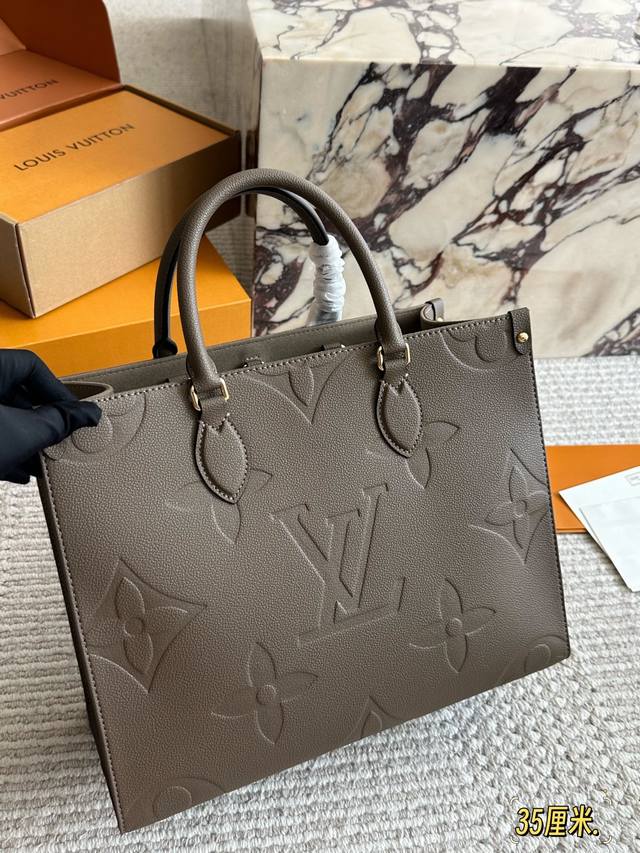 Box Included Size: 34*26Cm The long-awaited Onthego bag has finally arrived bef