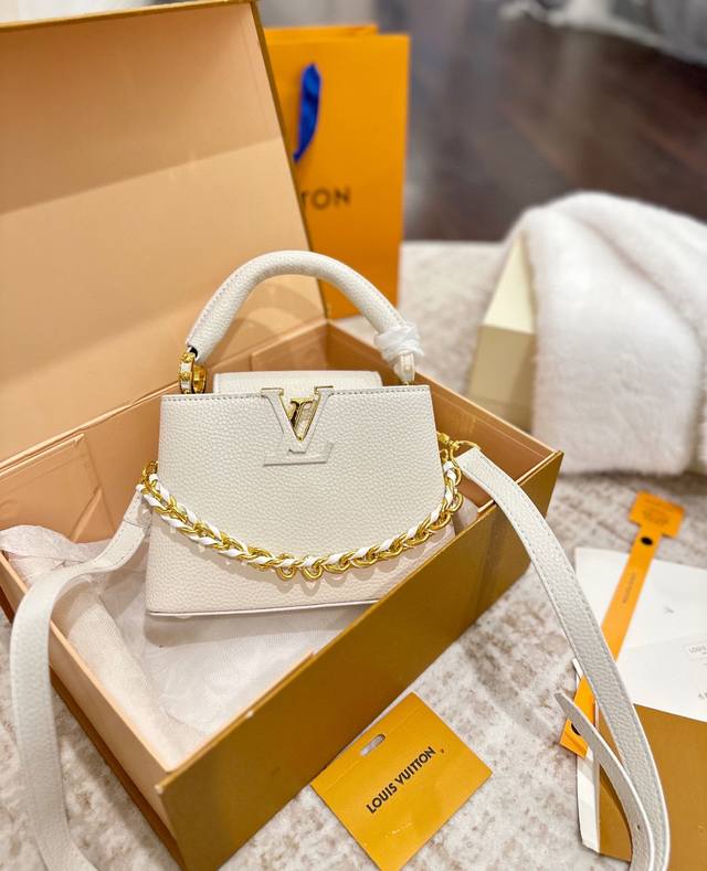 Foldable Gift Box Packaging LV Capucines Upgraded Version As one of LV's repres