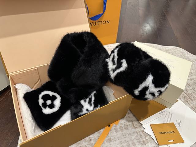 Set with boutique gift box packaging + 5 LV fur scarf and earmuffs Invincible b
