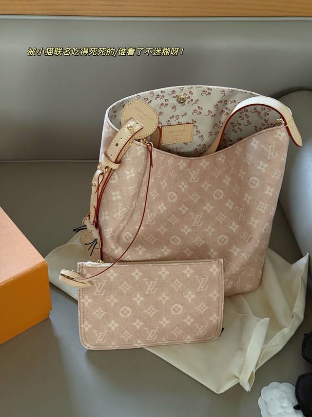 Large size without box Size: 26*31Cm All In Bb Cat collaboration! Who wouldn't b