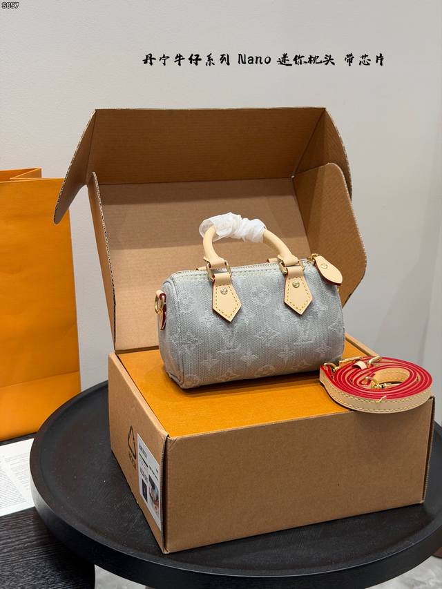 Gift Box Packaging With Chip Lv Speedy Denim Nano Mini Pillow Can be worn on the
