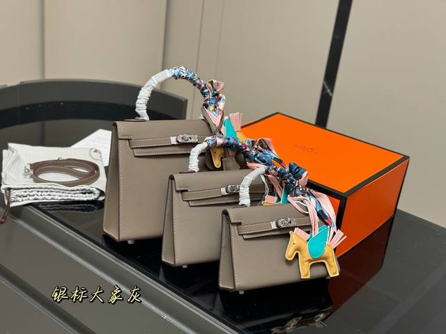 Comes with a folding box. Dimensions: 25cm, 22cm, 19cm. Hermes Kelly bag, perfe