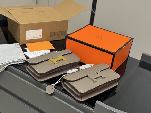Comes with a folding box/airplane box. Size: 26.14cm. Hermes horizontal bag, ch