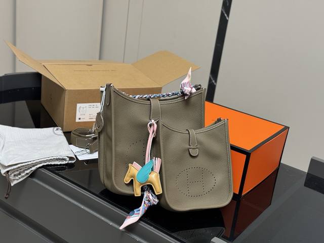 Folding Gift Box Silk Scarf Pony Size: 24cm 19cm Hermes Evelyne Exclusive Custo