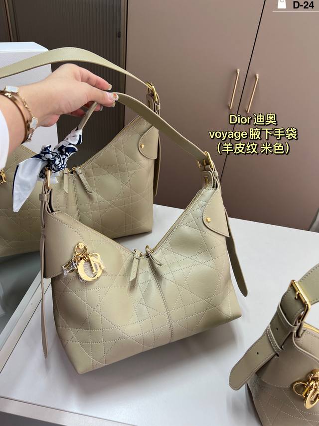 The new Dior Voyage handbag from is so cool! The new bag shape is sporty and fu