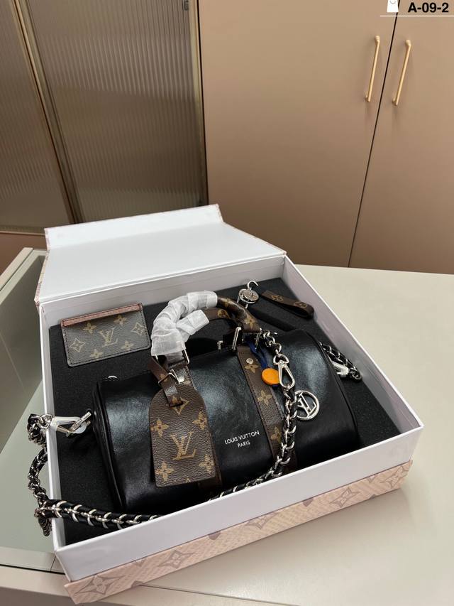 Lv Black Warrior Pillowcase Set Box Pendant + Card Holder A-09-2 Size 24