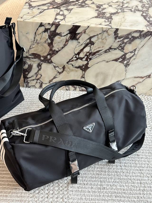 Comes with box Size: 50*25Cm A versatile and stylish Prada black travel bag You