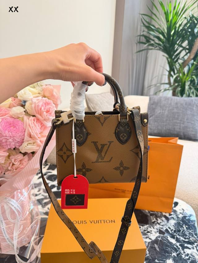 Steel Hardware Chip Version Lv Onthego Bb A delicate little bag that can be car