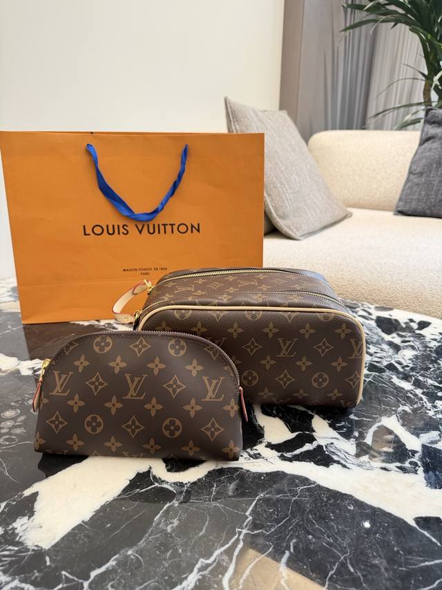 Color-changing cowhide leather LV, fashionable cosmetic bag restocked, will nev