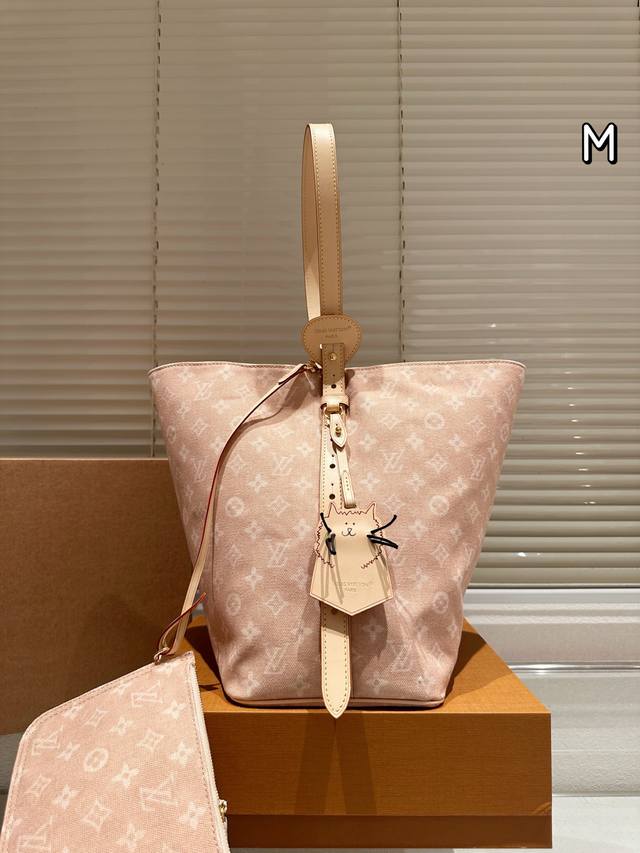 No Box Size: 30 26Cm L's large bucket bag It looks absolutely amazing on Crossbo