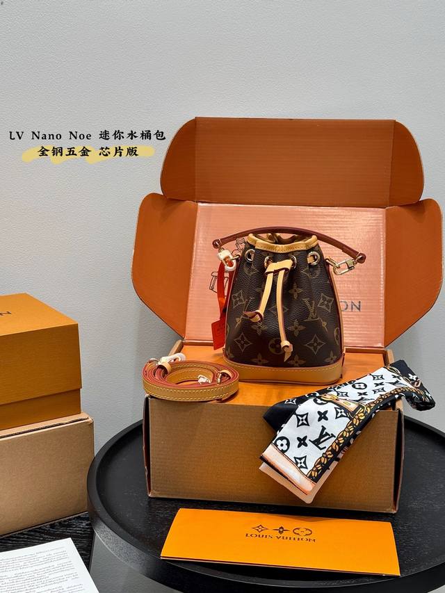 Full Gift Set ( ) Chip Version with Scarf! ( ) Size: 13*16cm ( ) Goes with anyt