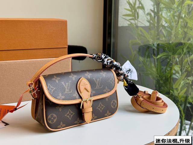 Gift Box Packaging Upgraded Replica! Size: 19*10Cm Lv Mini Diane Baguette Handba