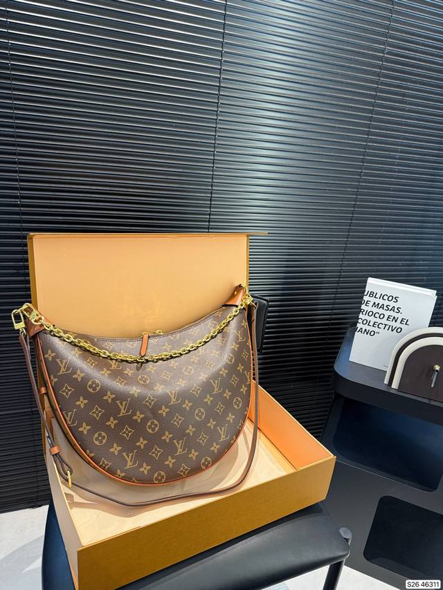 Large Louis Vuitton pea bag with folding box. While pea bags are all the rage th