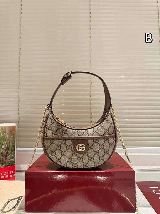 Cowhide version with mirror Gg Marmont half-moon bag Gucci Marmont has released