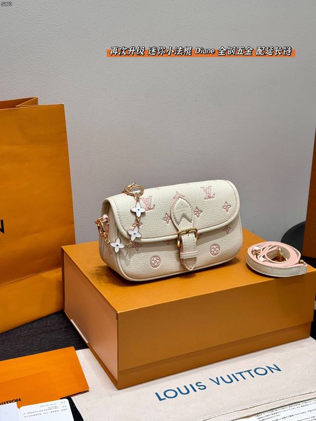 Gift box packaging upgraded again with extended chain charm Size: 19*10Cm Lv Cre