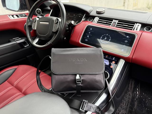 High-end latest "Prada" shoulder bag, Prada messenger bag, shoulder/crossbody ba