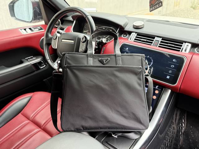 High-end latest "Prada" briefcase, Prada tote bag, letter logo, adjustable shoul