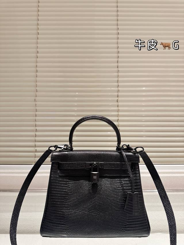 Original single version, top layer leather, Hermes Vintage Kelly 25 studded runw