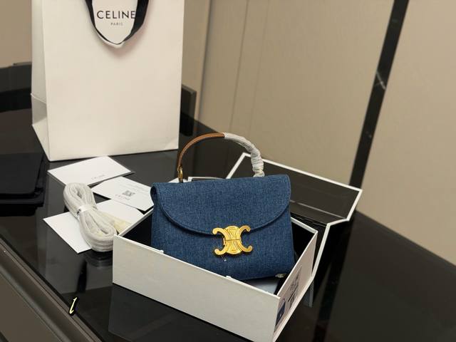 Comes with a folding box. Size: 20.14cm. Celine Nino's new, beautiful and pract