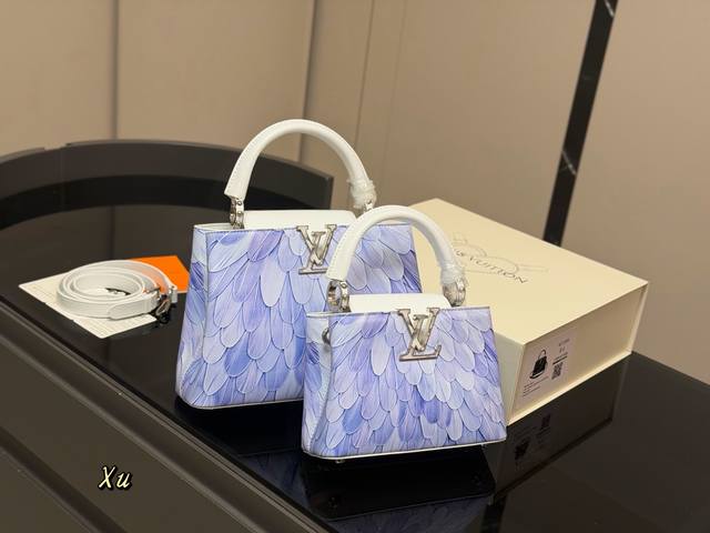 Comes with a folding box. Size: 21.15cm x 27.18cm. LV Capucines handbag. Made o