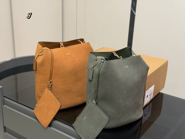 Comes with box Size: 28*30Cm Coach's new Bleecker 28 bucket bag The new "lucky