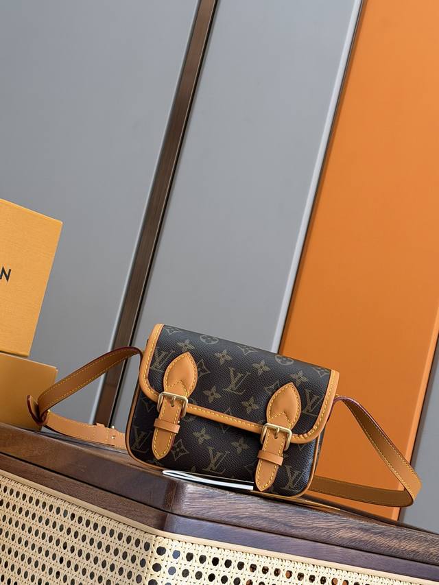 163C01 Dynamic Chip Top-Tier Original, Authentic Development. This Satchel mini