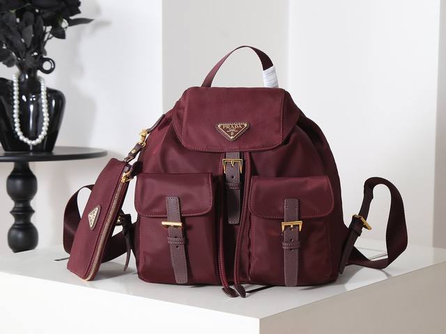 New Backpack 1Bz811 Bordeaux Red. This nylon backpack features exquisite Saffia