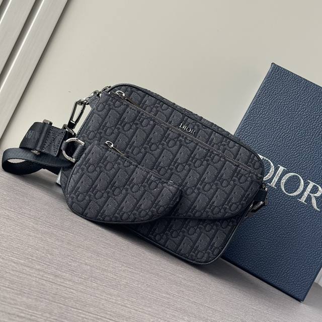 Top-tier boutique item, hottest new style, Dior 3-in-1 crossbody bag. This saddl