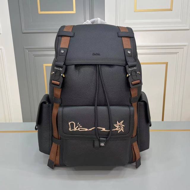 The Dior Hit The Road backpack is the latest style this season, combining casua