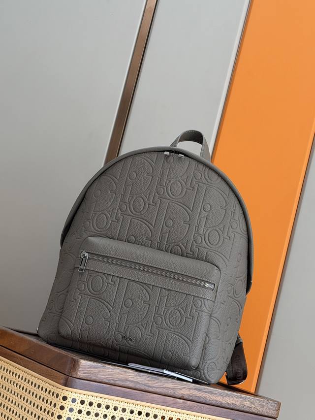Top-tier original replica. This Rider 2.0 backpack is a new addition to the Fall