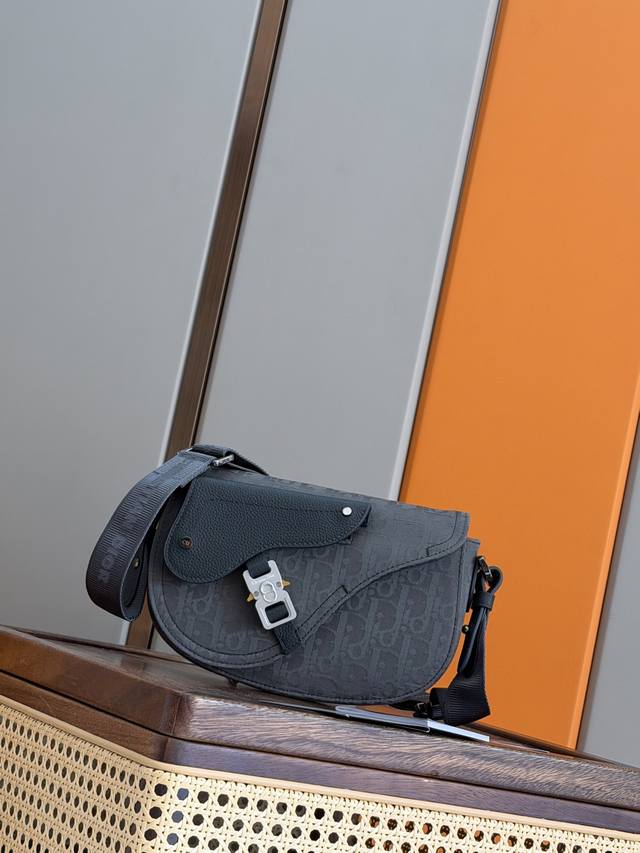 This saddle clutch with a shoulder strap is a new piece from the Spring 2023 me
