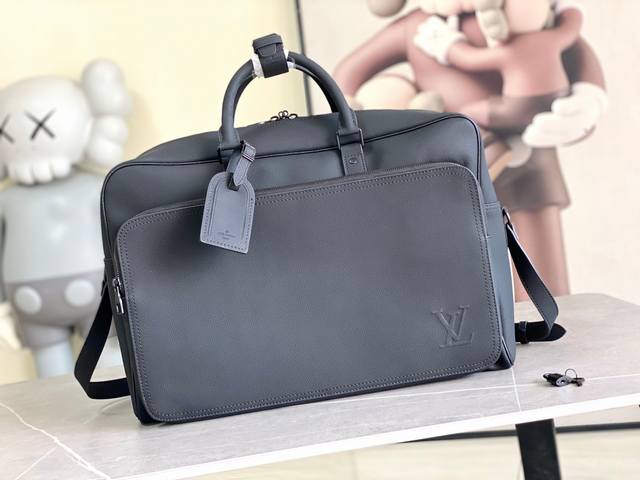 Weekender Bag Handbag M26075 Black This Weekender Bag handbag is made of waxed c