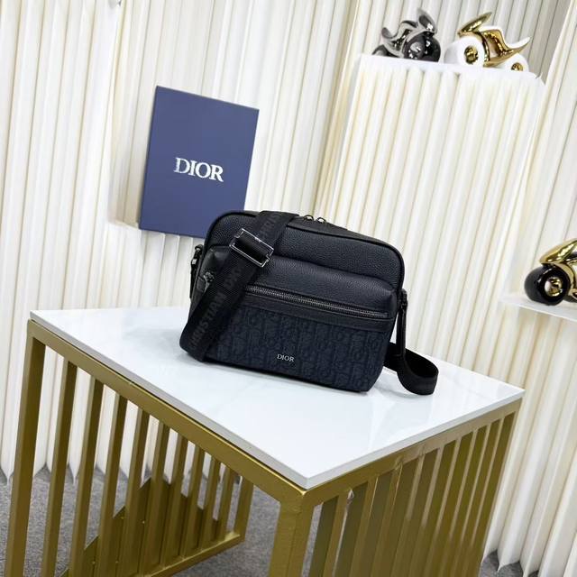 Top-quality original product on the market. Guaranteed imported top-grain cowhi