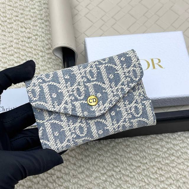 Newdior 2026 Early Spring Card Holder. Compact and exquisite, made with Obliaue