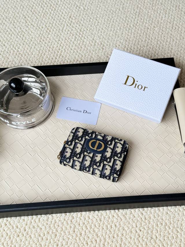 Montaigne Voyageur, Item No.: S2155 Utzq_M928, Size: 12*8.5Cm. This classic 30 M