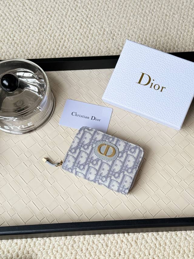 Montaigne Voyageur, Item No.: S2155 Utzq_M928, Size: 12*8.5Cm. This classic 30 M