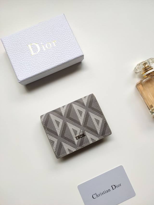Dior's new business card holder, practical yet elegant. Style number: Ch136. Cra