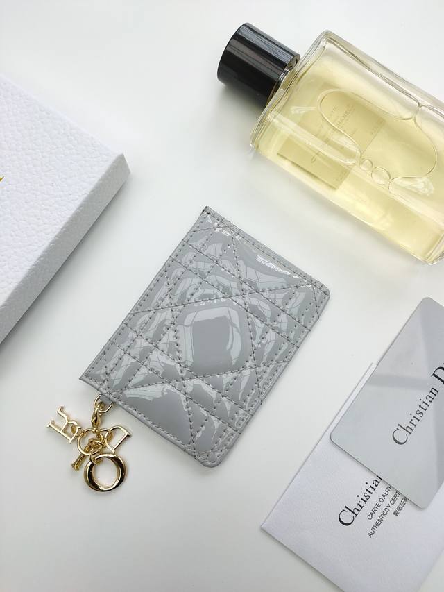 Lady Dior patent leather card holder, exquisite and elegant, adorned with Cannag