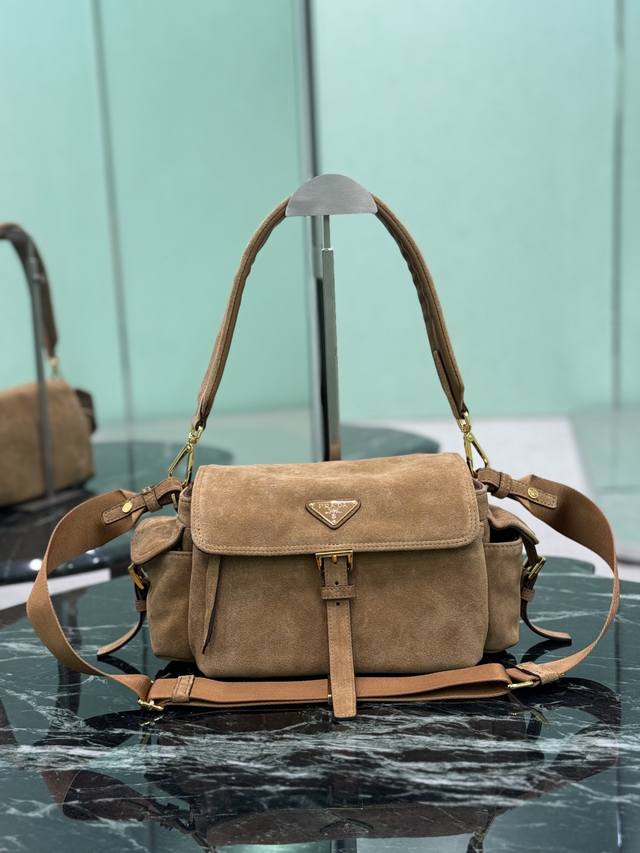 New Small Messenger Bag in Cinnamon Color. This handbag perfectly blends sophist