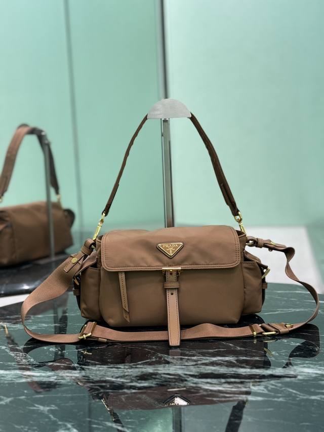 New Small Messenger Bag ( ) This handbag perfectly blends sophistication and fun