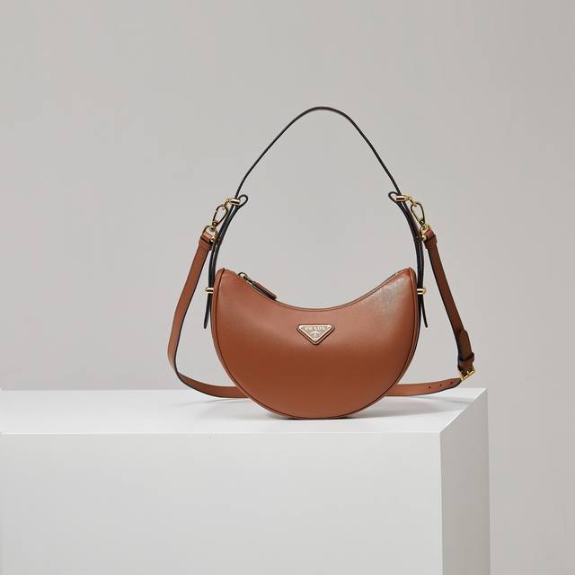 New Arrival Bc194 Caramel Plain Leather Underarm Bag Underarm bags have become a