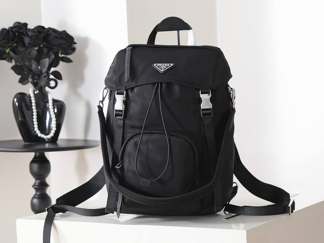 Original Quality New Backpack 1Bz039 Shoulder Straps This modern and practical b