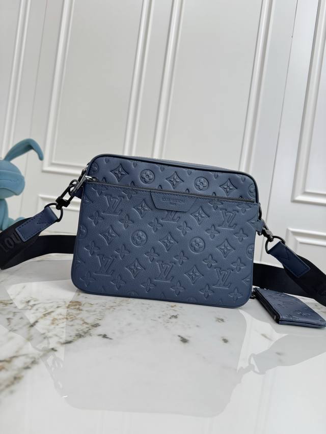 Original factory top-grade original leather 163C01 dynamic chip Trio Messenger