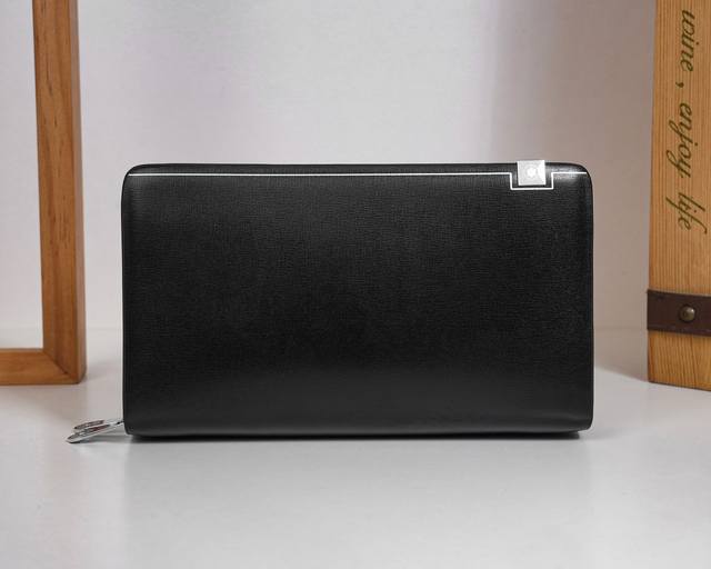 Montblanc's hottest item is here! This exquisite double-zip bag is crafted from