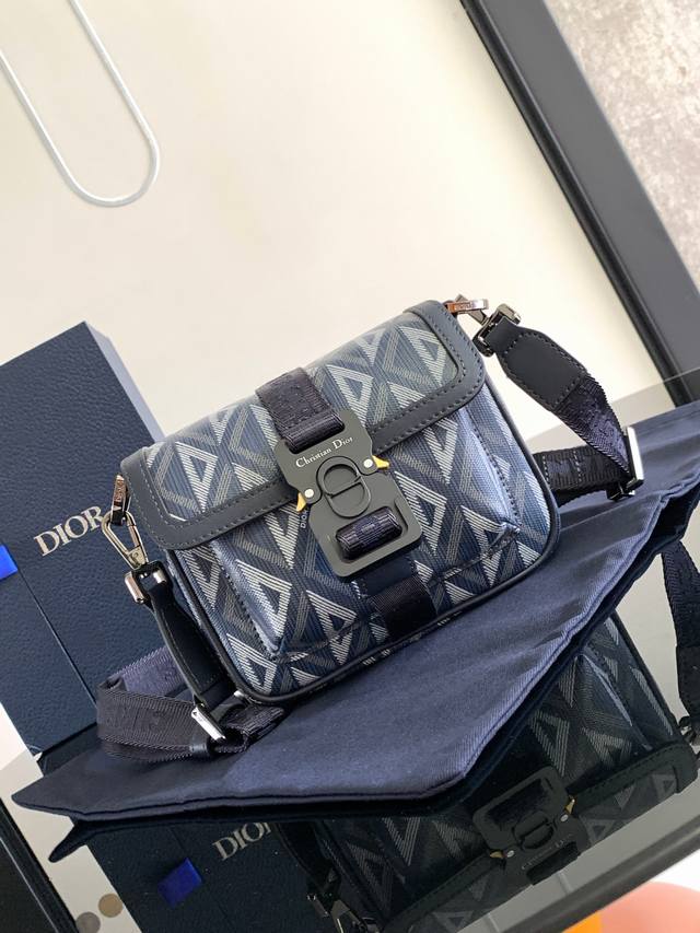 Original Background. This Dior Hit The Road handbag blends modern style with Di