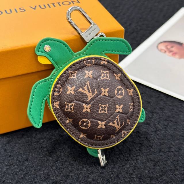 New Arrival M01471 Louis Vuitton Turtle Pouch Keychain/Keychain Size: 12*10*3cm